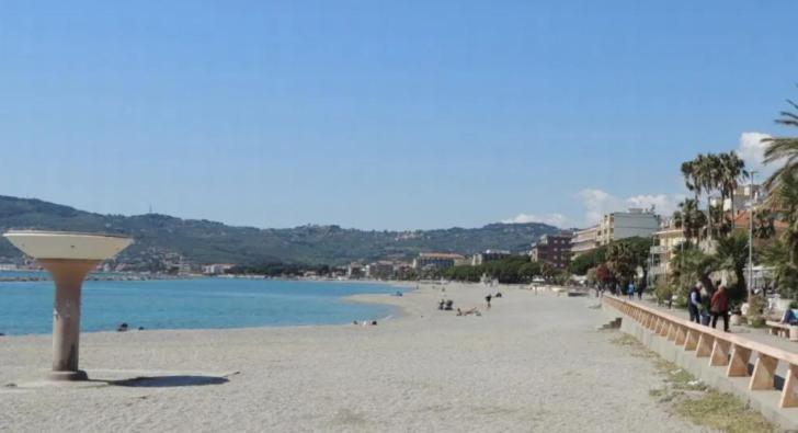 Condominio Ariazzurra S. Bart. San Bartolomeo Al Mare Exteriör bild
