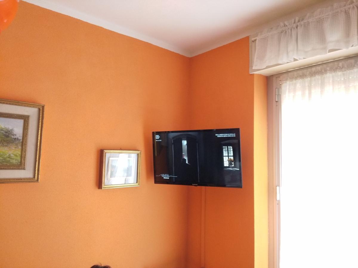 Condominio Ariazzurra S. Bart. San Bartolomeo Al Mare Exteriör bild