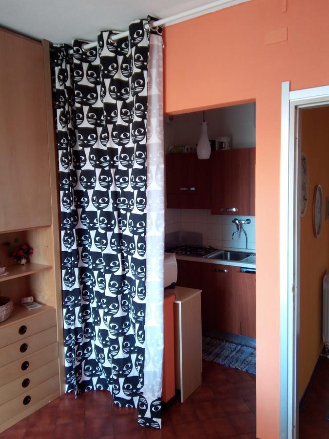 Condominio Ariazzurra S. Bart. San Bartolomeo Al Mare Exteriör bild