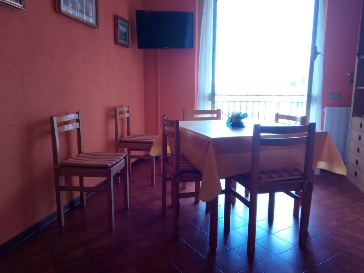Condominio Ariazzurra S. Bart. San Bartolomeo Al Mare Exteriör bild