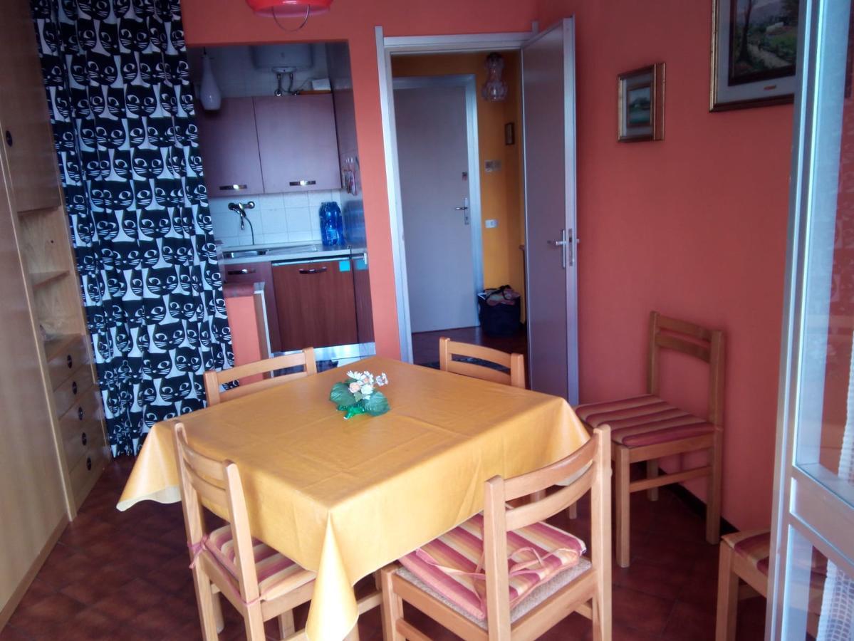 Condominio Ariazzurra S. Bart. San Bartolomeo Al Mare Exteriör bild